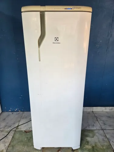 Vendo geladeira Electrolux 
