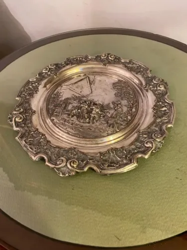 Prato de parede com desenho em alto relevo 33cm