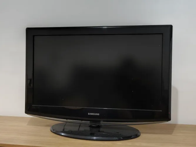 Vendo TV LCD 32° polegadas 