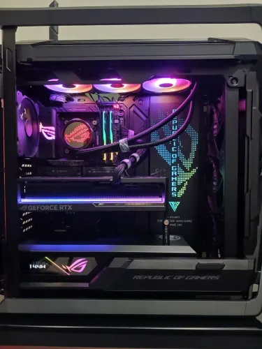 Pc gamer FULL ASUS ROG. RTX5090 ROG Astral | R7 9800x3d | 64GB DDR5 6000MHZ CL28