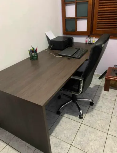 Mesa de escritório + cadeira