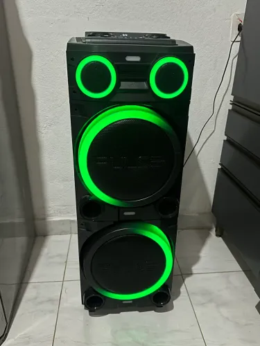 Caixa de som torre valor a combinar paguei 2,400 nela