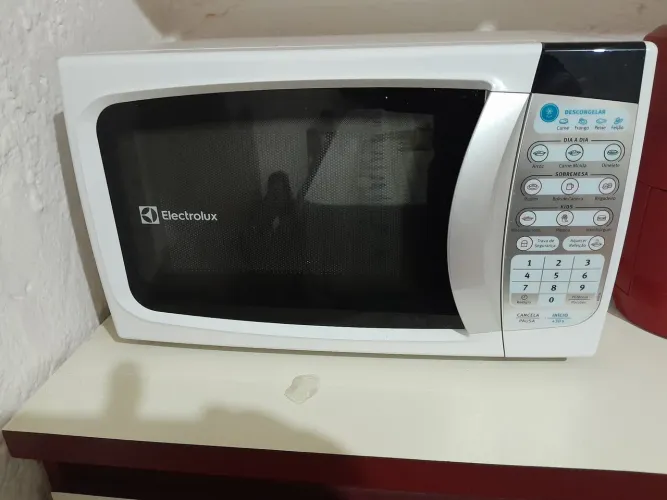 Microondas eletrolux com 20 litros usado 4x na loja 750 quero 350 zap *