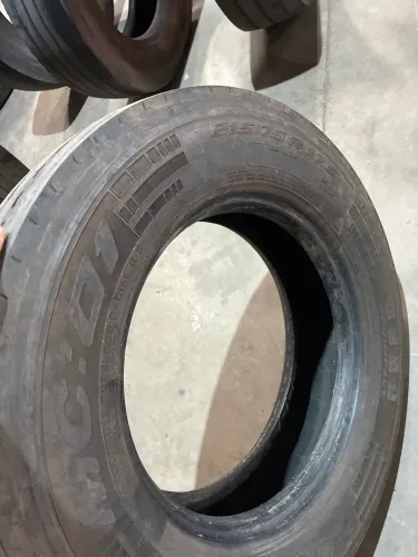 Pneu usado de caminhão 3/4