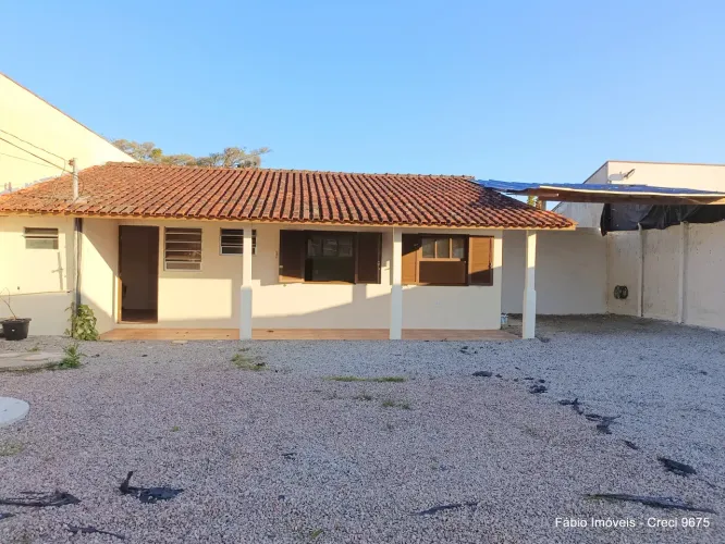 LOCAÇÃO ANUAL, casa de 02 quartos, quintal grande,  Daniela - Florianópolis - SC