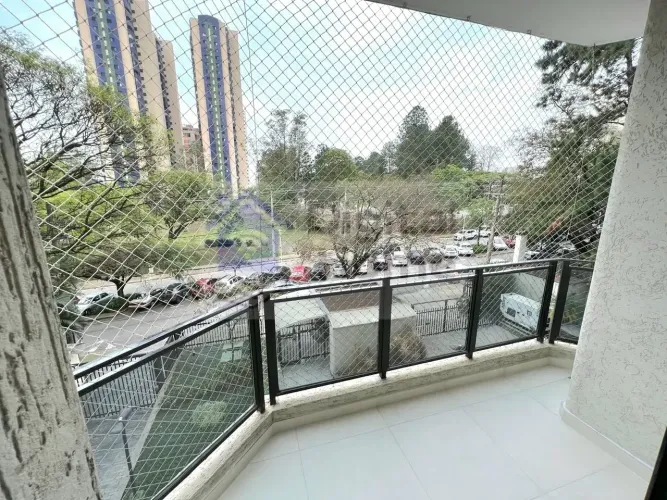 Lindo apartamento com 128m2, 3 dormitórios sendo 1 suite + 2 vagas no Centro de Alphaville