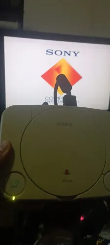 Psone "baby" funcionando com algum reparo na placa (sem leitor)