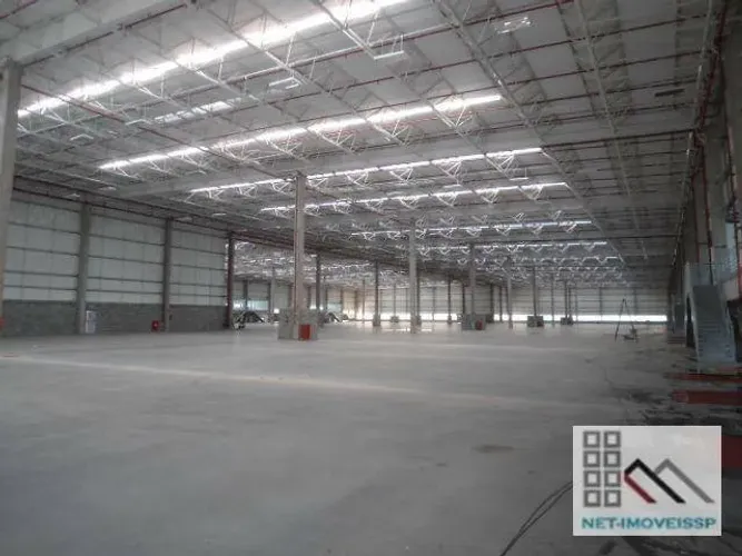 GALPÃO CL RAPOSO (1.306,80m²), 4 VAGAS. LOCALIZAÇÃO ESTRATÉGICA E SEGURANÇA PARA ESTOCAGE
