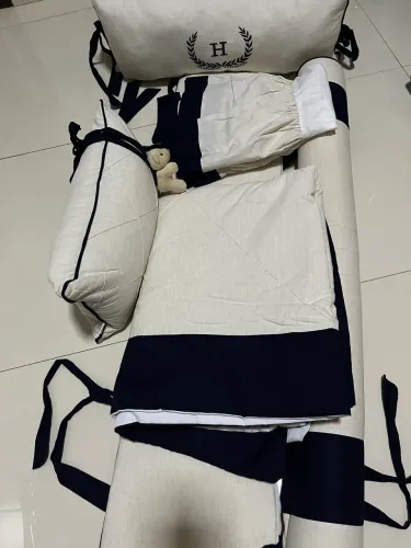 Vendo kit berço no linho novinho na cor azul marinho