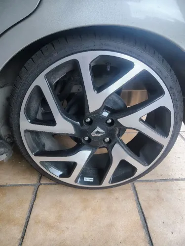 Jogo de rodas aro 18x6  4x100 
