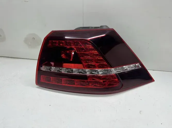 Lanterna Traseira Direita Led Vw Golf 2014 Direito/passageiro Vermelho