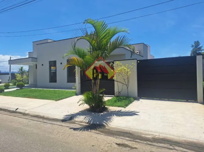 Vendo Casa em Condomínio, em Taubaté.