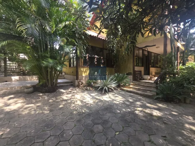 CASA A VENDA NO BAIRRO LIBERDADE - ESTILO SÍTIO - COM 3 QUARTOS (SUÍTE E CLOSET) COM REGIS
