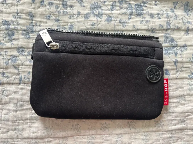 NECESSAIRE SKIP HOP PRETA