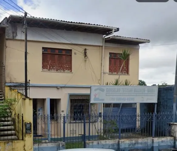 Vendo casa no centro comercial de Valença