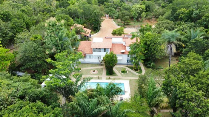 Chácara de Alto Padrão com 19,23 Hectares, 6 Suítes, Piscina e Nascente Palmas/TO