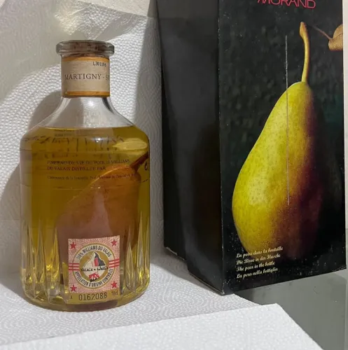 MORAND EAU-DE-VIE POIRE WILLIAMS 70CL COM A PÊRA DENTRO DA GARRAFA