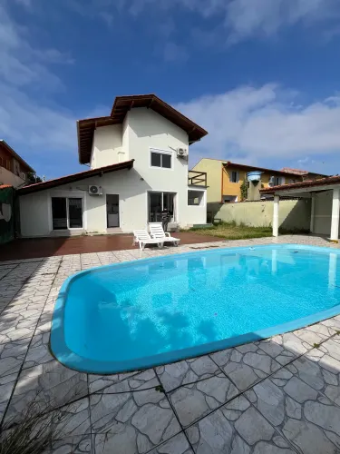 Alugo casa mobiliada de 2 suítes com piscina no Rio Tavares 100 metros da praia 