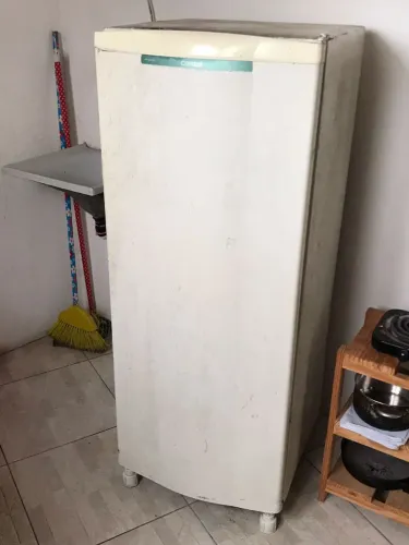 Vende-se Geladeira 400,00
