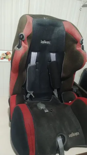 Vendo essa cadeirinha de carro bem baratinho