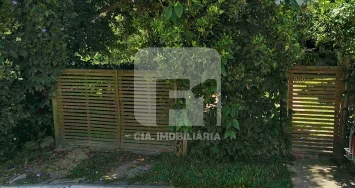 Terreno plano com escritura nos Açores