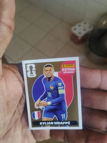 ? VENDO FIGURINHA EXTRA STICKER KYLIAN MBAPPÉ GOLD - COPA 2026 ?