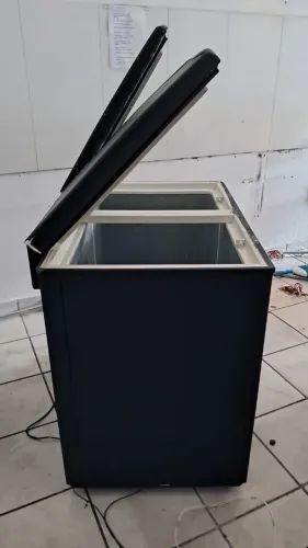 Freezer / horizontal Metalfrio 400L - (Gela e congela bem) 