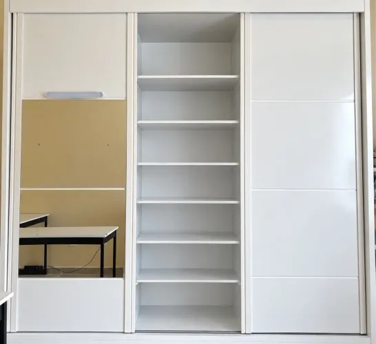 Guarda roupas três portas com espelho