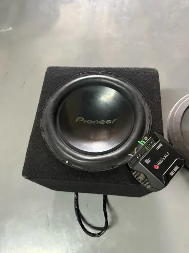 CAIXA DE GRAVE COM ALTO FALANTE PIONNER 12 POLEGADAS 1.400 LISO + MÓDULO STETSON 400 RMS