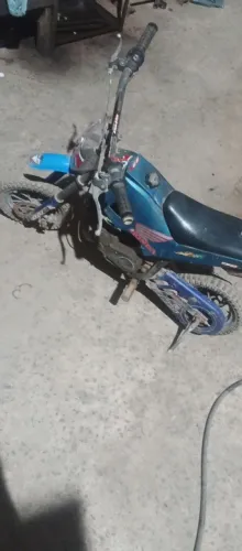 Moto de trilha aro 20 com 1 ano parada e precisando colocar o cabo de freios no lugar