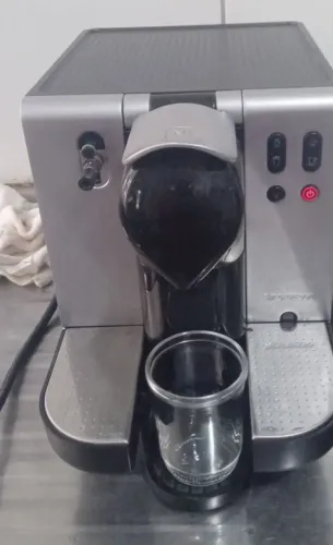 Cafeteira,só funciona a parte do café 