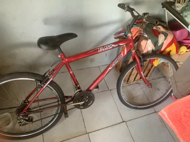 Bicicleta caiuru vermelha