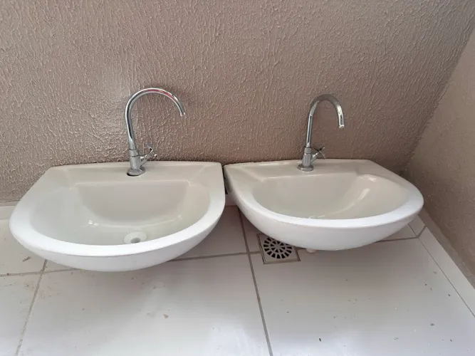 Conjunto Cuba celite e torneira docol para banheiro