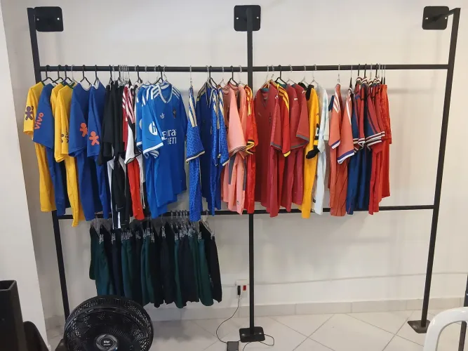 Expositor e arara lojas de roupas
