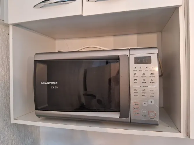 Microondas e cafeteira com defeito
