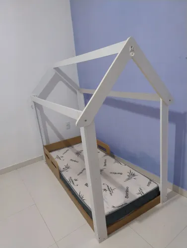 Cama Montessoriana Casinha + Colchão - Muito Conservados