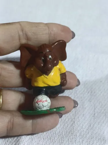 Boneco miniatura Kelvin sucrilhos Kellogg's copa