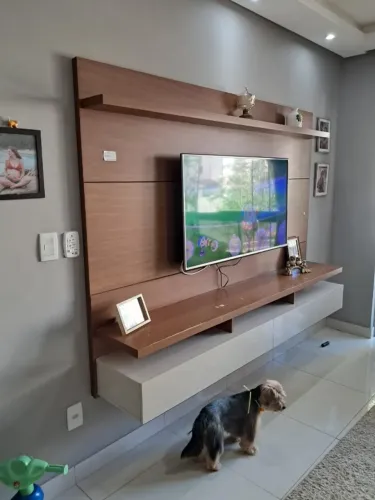 Painel de televisão super conservado