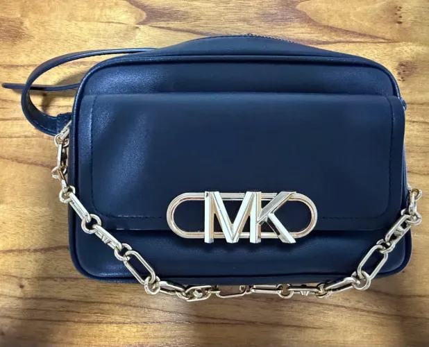 Bolsa Michael Kors Original Preta com Detalhes Dourados
