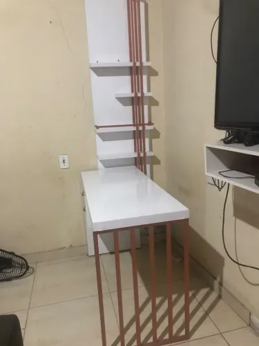 Escrivaninha planejada ou mesa nail designer