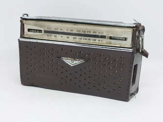 Rádio Antigo Sharp V8 BX-327 (1961) - Para Restauro/Peças