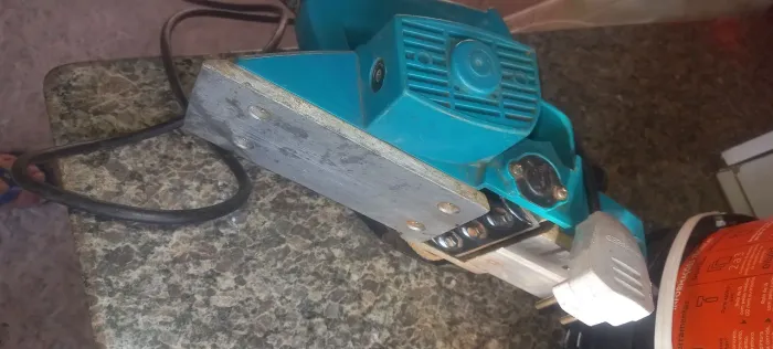 Vendo uma plaina semi nova valor 200 reais ou troco por autofalante de 400rms