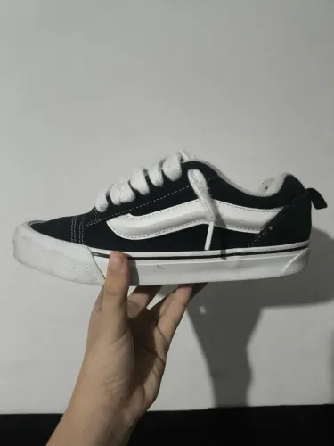 Vans knu