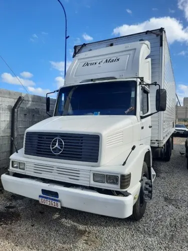 Caminhão Mercedes-Benz 1618 truck baú.