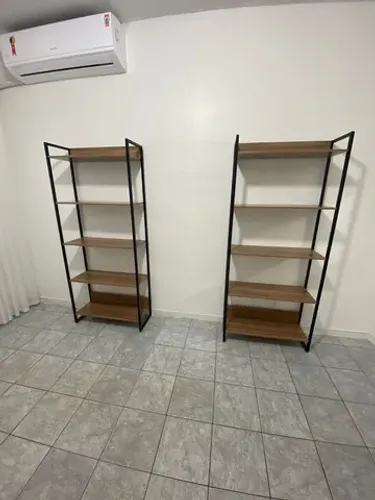 Estante estilo industrial Metalon com MDF