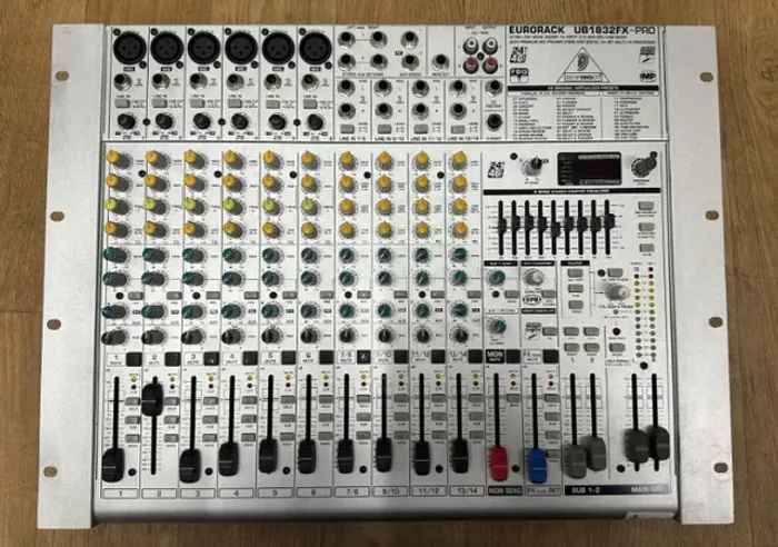 Mesa Behringer Eurorack Ub-1832fx Pro Funcionando 100%!!