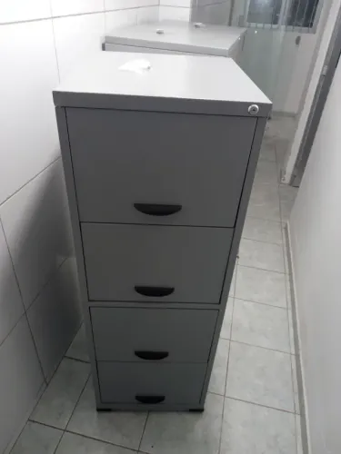 Arquivo de aço com 04 gavetas pasta suspensa