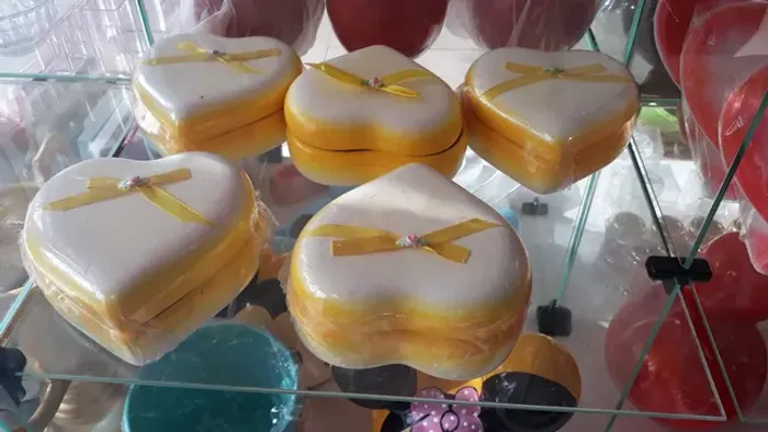 Folhas bandejas e mini panelas de cerâmica 