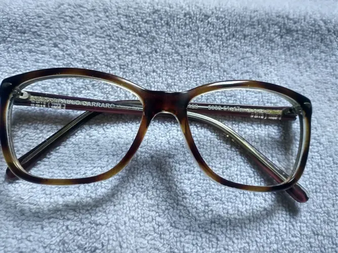 Armação de óculos marca Paulo Carraro original em boas condições 
