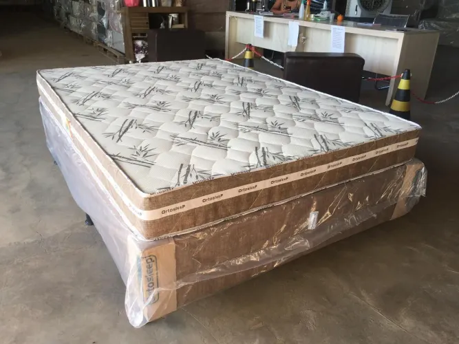 Cama casal com colchão  D33 com eps